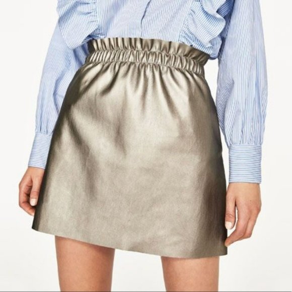 NWT Zara Silver Faux Leather Mini Skirt.  SZ M - Picture 3 of 5